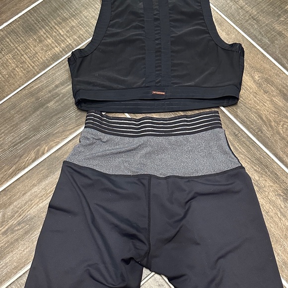 Cleo Harper Black and Gray Athletic Crop Top and Leggings Set - Picture 4 of 4